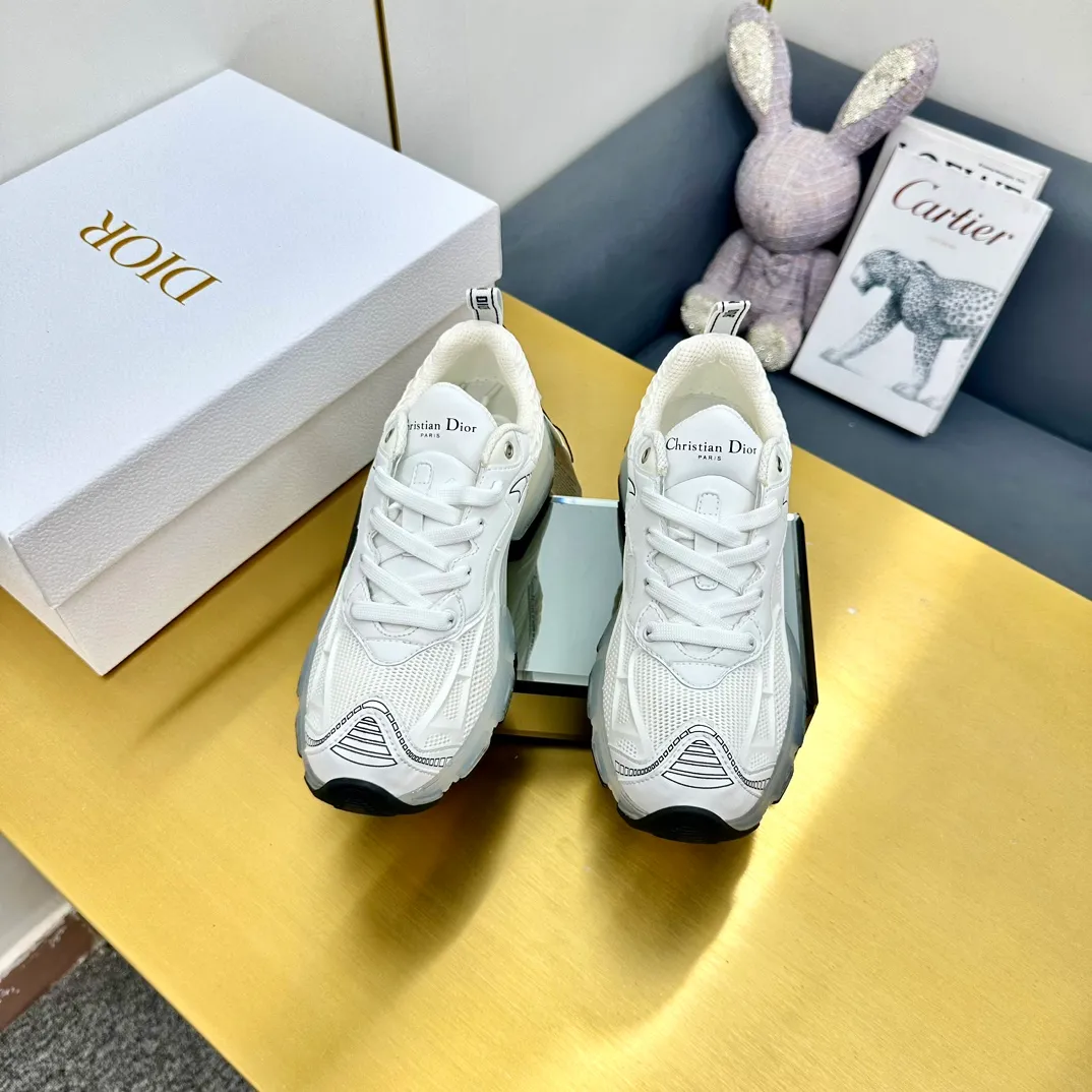 👟👟Ex-factory price 700👟👟 Top version 🌟🌟Dior 2024 spring and summer catwalk new style Vibe iconic fashion modern sports dad shoes CD letter logo Oblique printed pattern lace-up color-blocking thick-soled running shoes Stars' same jelly color casual women's shoes The top high-end version on the market Material: The upper is made of special technology with mesh fabric spliced with metal cowhide + environmentally friendly breathable fabric lining + original molded Tpu combination outsole. Bottom thickness: 4CM Size: 35-40 standard code (34.41 customization is not returnable)